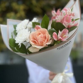 Букет-комплимент с персиковой розой