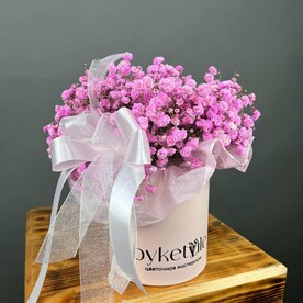 Коробочка с розовой гипсофилой