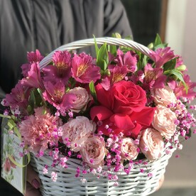 Корзина цветов «Спелая вишня»