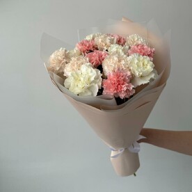 Букет из 15 нежных гвоздик