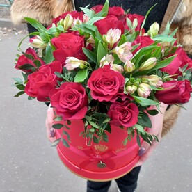 Роза, Альстромерия, Рускус, Бархатная коробка