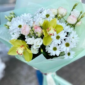 Орхидея, Хризантема кустовая, Кустовая роза, Лизиантус Эустома, Дизайнерская упаковка