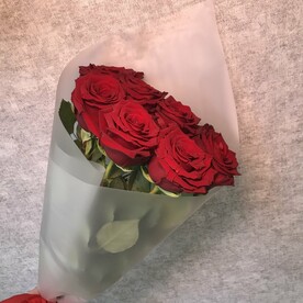 Моно букет из 7 шт красных роз