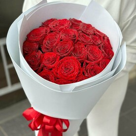 🌹 Букет из 25 Красных Роз в Элегантной Упаковке 🌹