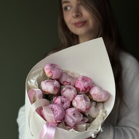 Букет с розовыми пионами