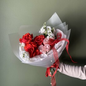 Роза французская, Маттиола, Кустовая пионовидная роза, Дизайнерская упаковка