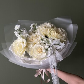 Роза французская, Маттиола белая, кружевная, Бусы, Дизайнерская упаковка