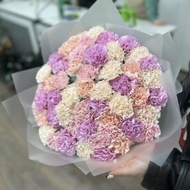 Нежный микс из гвоздик