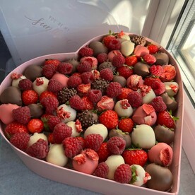 Сердце из клубники в бельгийском шоколаде Callebaut