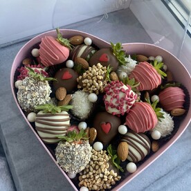 Сердце из клубники в бельгийском шоколаде