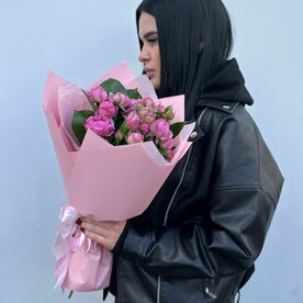 Букет комплимент из кустовой Пионовидной розы Мисти Баблз Для нашей Мамы 💕