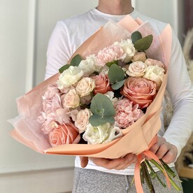 Букет сборный из роз и диантуса