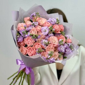 Роза пионовидная кустовая, Маттиола лавандовая, Стильная упаковка