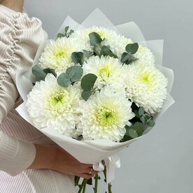 Белые хризантемы с эвкалиптом Арт. 146