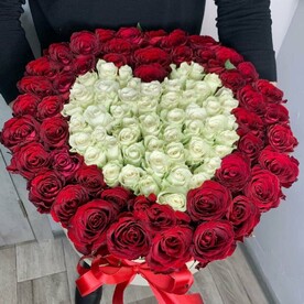101 роза в коробке