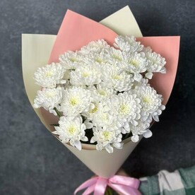 Букет из белых хризантем