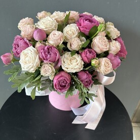 Композиция из кустовых пионовидных роз