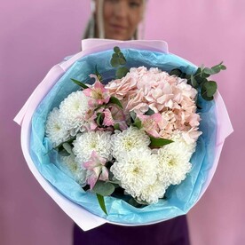 Хризантема кустовая, Альстромерия, Эвкалипт, Гортензия, Авторская упаковка
