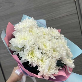 Букет из 5 белых кустовых хризантем