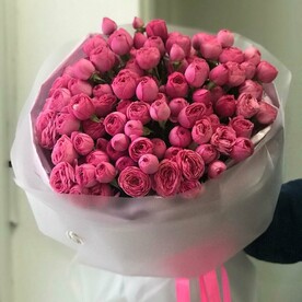 Букет из 19 кустовых пионовидных роз