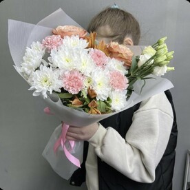 Диантус, Альстромерия, Хризантема кустовая, Роза кахала, Лизиантус Эустома, Пленка