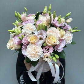 Роза, Рускус, Диантус, Лизиантус Эустома, Оазис, Шляпная коробка
