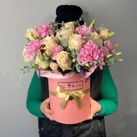 Роза шт, Диантус шт, Лизиантус Эустома шт, Эвкалипт шт, Шляпная коробка шт, Оазис шт