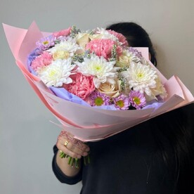 Хризантема кустовая, диантус и розы