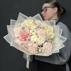 Нежный микс с розами