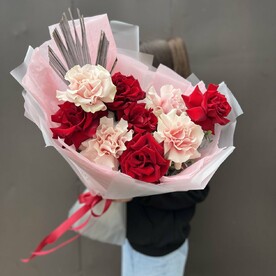 Букет из 9 крупных французских красных и розовых роз