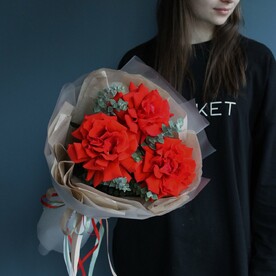 Яркие розы