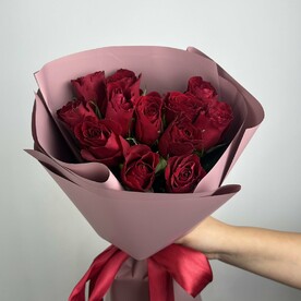 Букет с красными розами