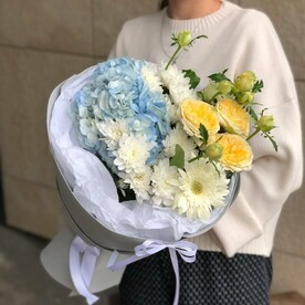 Хризантема кустовая, Гортензия Гидрангия, Роза кустовая, Гербера, Дизайнерская упаковка, Бант