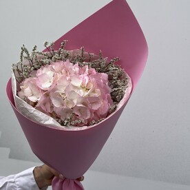 Букет комплимент с розовой гортензией