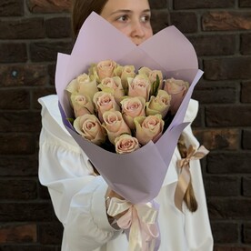 Букет из розовых роз 25шт