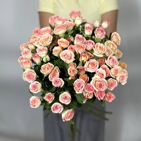 9 кустовых роз