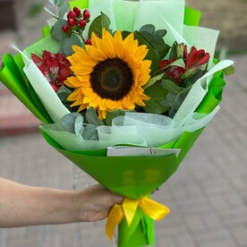 Эвкалипт, Салал, Альстромерия, Подсолнух, Гиперикум, Упаковка