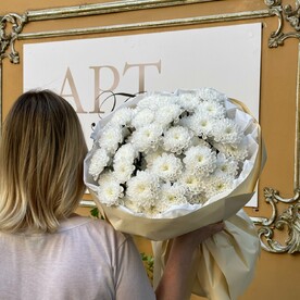 Букет дня со скидкой 15%🎁 Из белоснежных кустовых хризантем «Алтай»