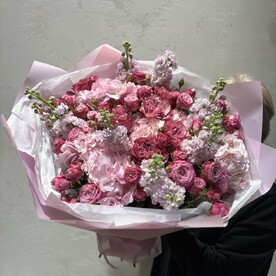 Гортензии, Роза, Маттиола, Роза леди бомбастик, Авторская упаковка