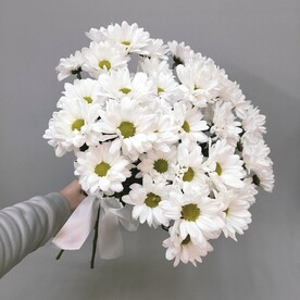 Букет из ромашковых хризантем