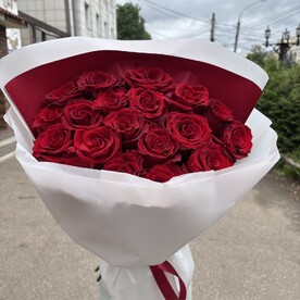 Моно из красных роз
