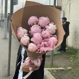 Букет из 11 пионы