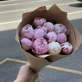 Букет из 11 пионов