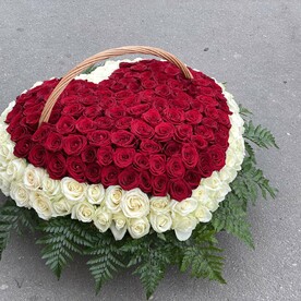 Роза шт, Папоротник шт, Флористическая губка шт, Корзина шт