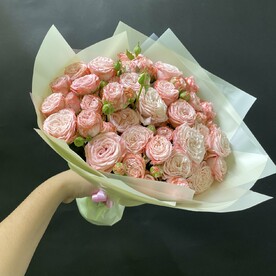 Букет из пионовидных кустовых роз 19 штук