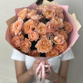 Букет из кустовой пионовидной розы Джульетта
