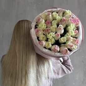 Букет из 35 роз микс для любимой