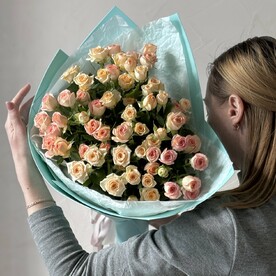 Букет из 9 кустовых кенийских роз