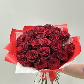 33 розы