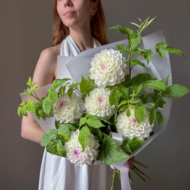 Георгина шт, Зелень шт, Дизайнерская упаковка шт, шт, Аквапак шт, Подкормка для цветов шт